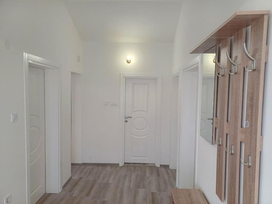 Cozy, Fully Equipped, Free Parking&Wifi, Quiet, 2Bd Apartment พอดโกริกา ภายนอก รูปภาพ