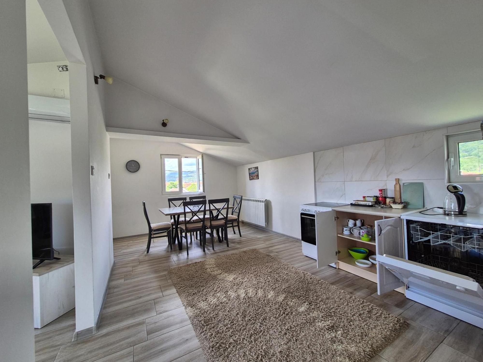 Cozy, Fully Equipped, Free Parking&Wifi, Quiet, 2Bd Apartment พอดโกริกา ภายนอก รูปภาพ